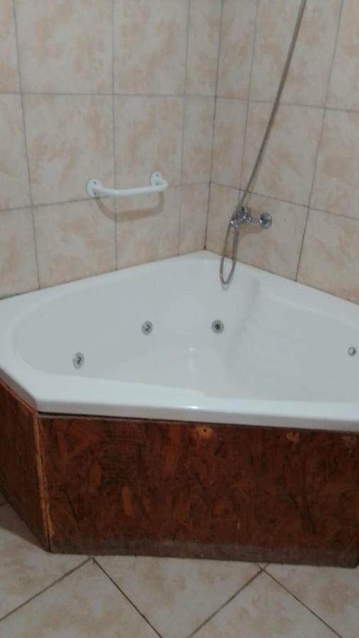 Bardas Del Limay Dormi-Con Hidromasaje - Totalmente Equipado Plottier Esterno foto